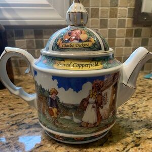 Sadler, David Copperfield, Charles Dickens series English tea pot
